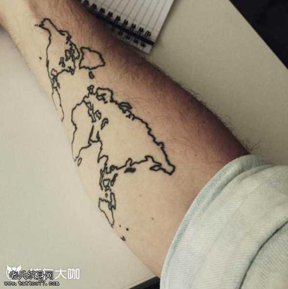 腿部地球仪纹身图案