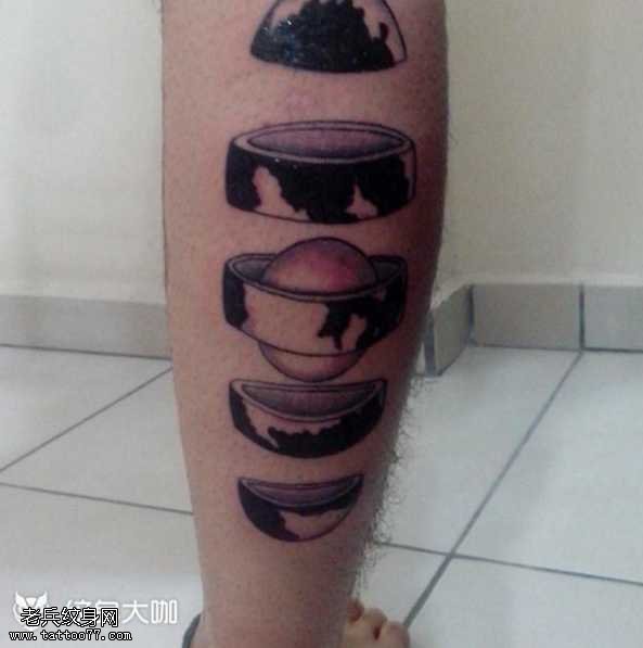 腿部地球纹身图案