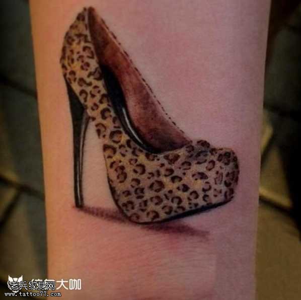 腿部豹纹高跟鞋纹身图案