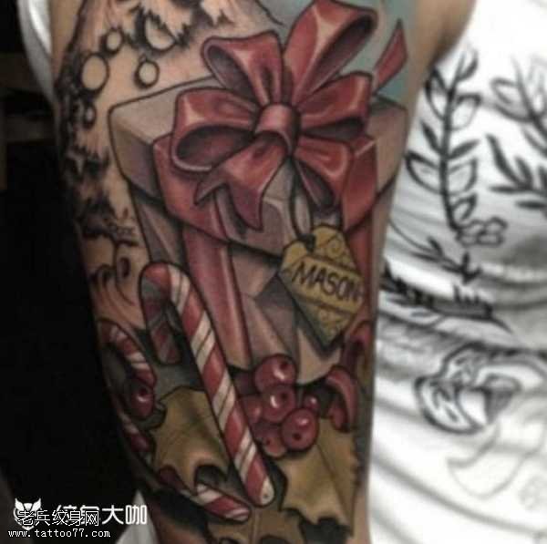 腿部礼物纹身图案