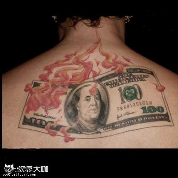 背部美金纹身图案