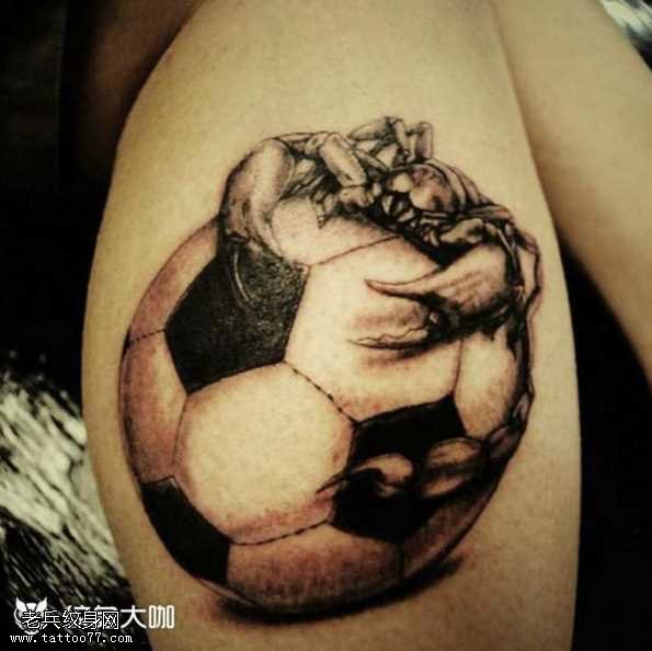 腿部个性足球纹身图案