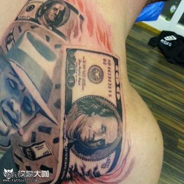 背部美金纹身图案