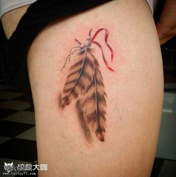 腿部羽毛纹身图案