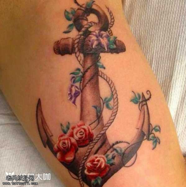 腿部船锚纹身图案
