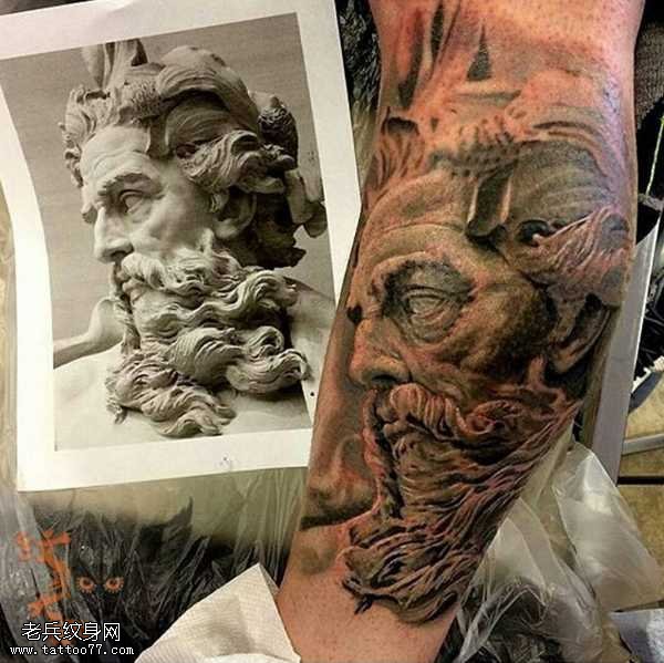 腿部河神纹身图案