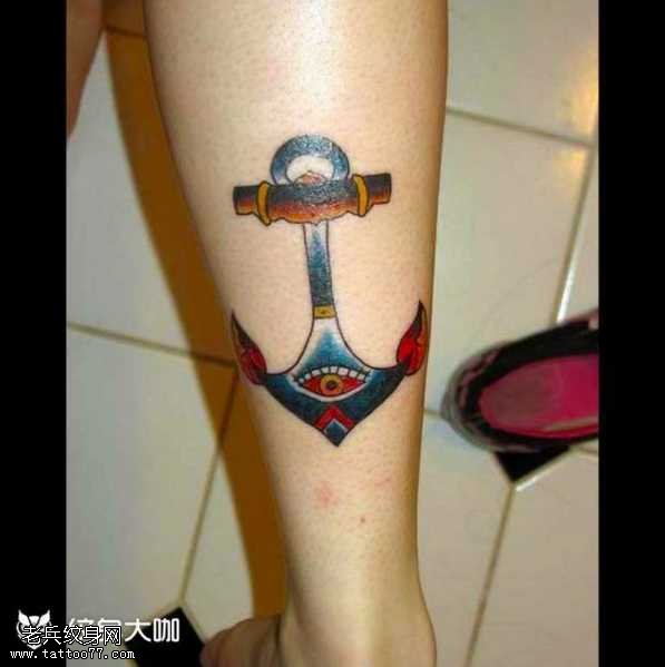 腿部船锚纹身图案