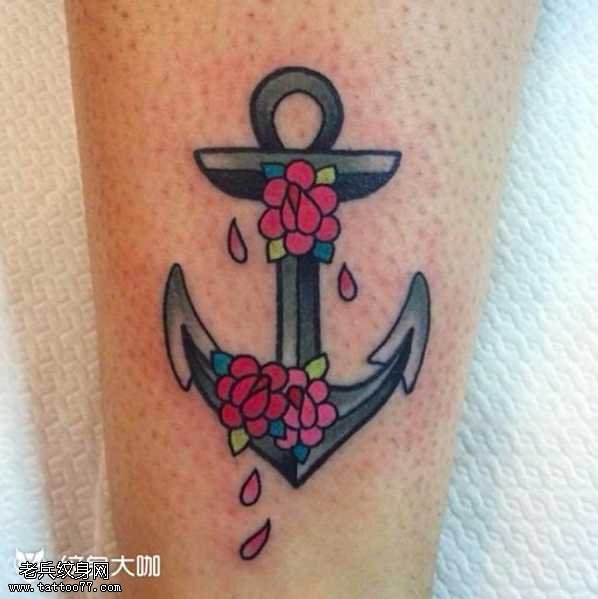 腿部船锚纹身图案