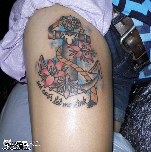腿部花船锚纹身图案