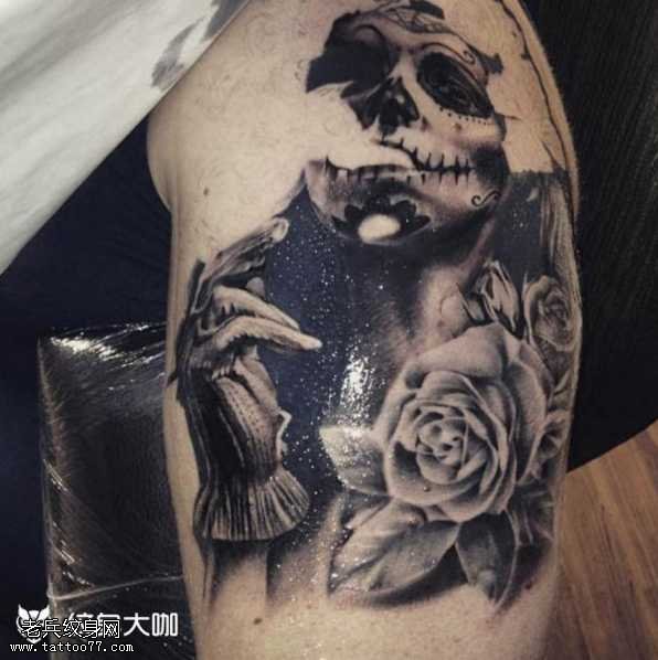 腿部死亡女郎纹身图案