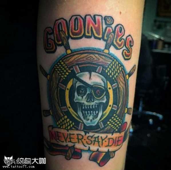 腿部骷髅纹身图案