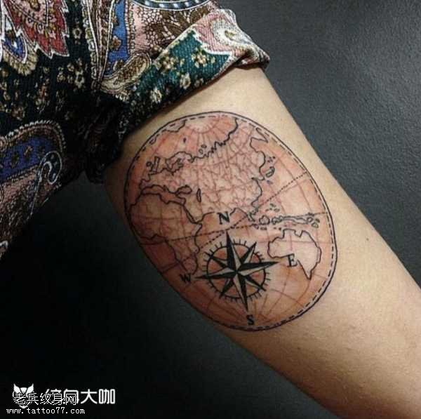 腿部指南针纹身图案