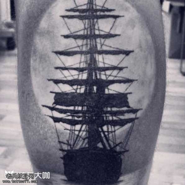 腿部船纹身图案