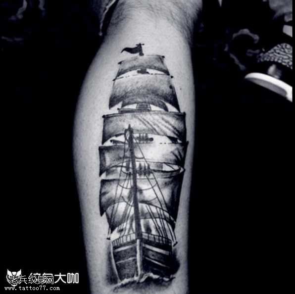 腿部黑船纹身图案