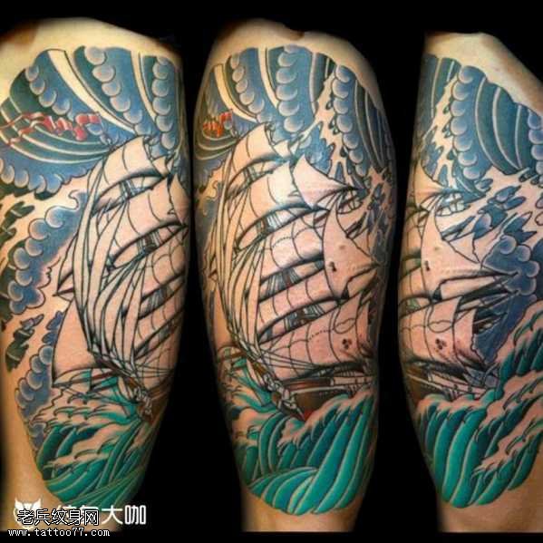 腿部水浪船纹身图案