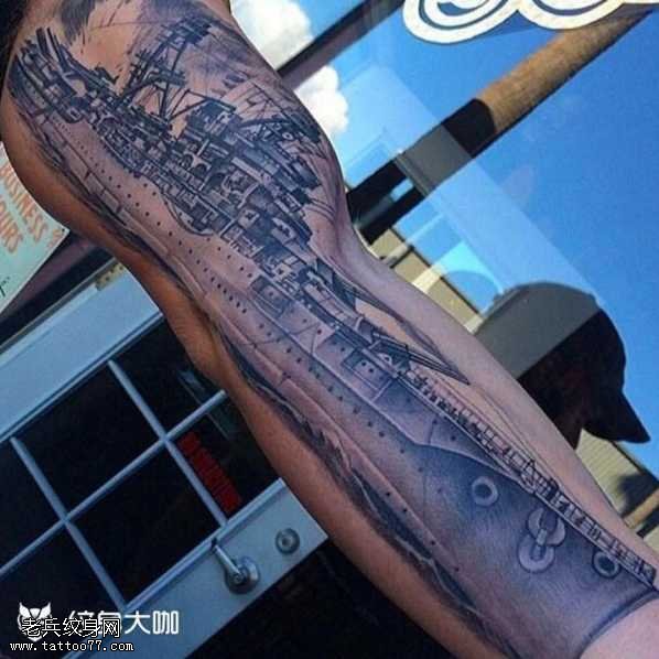 腿部母船纹身图案