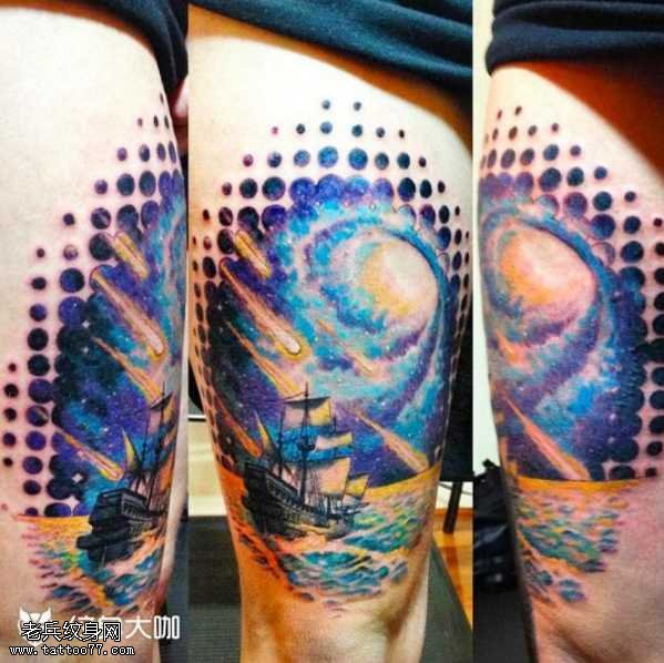 腿部星空船纹身图案