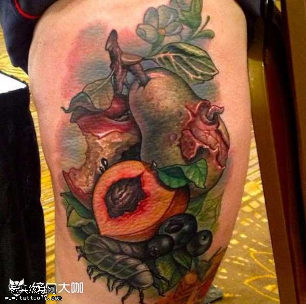 腿部水果纹身图案