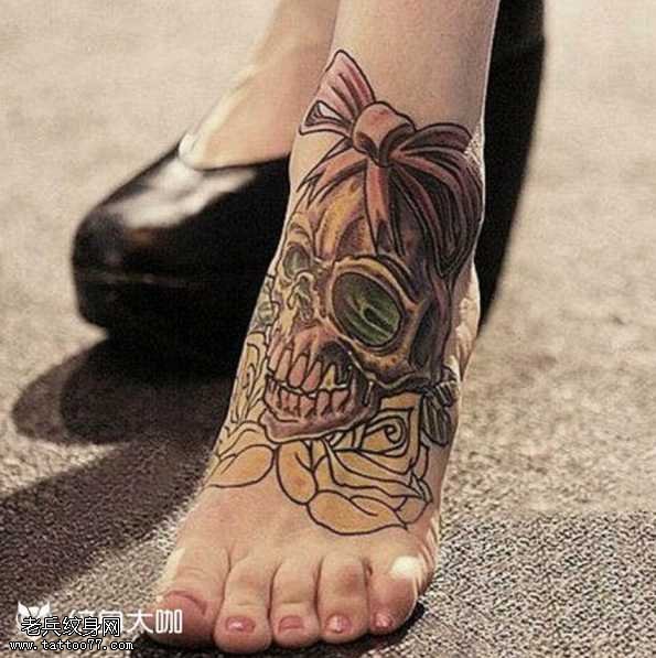 脚部骷髅纹身图案