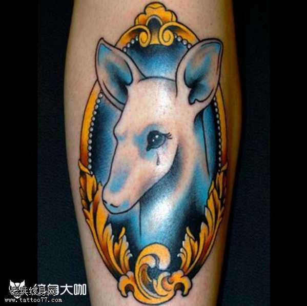 腿部鹿镜纹身图案