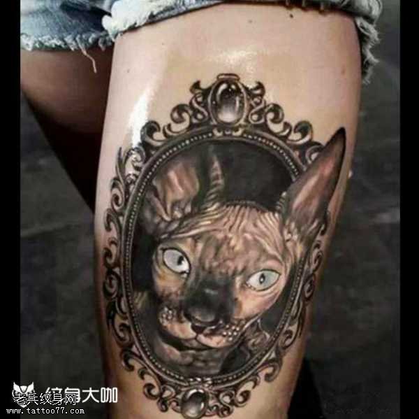 腿部猫镜子纹身图案
