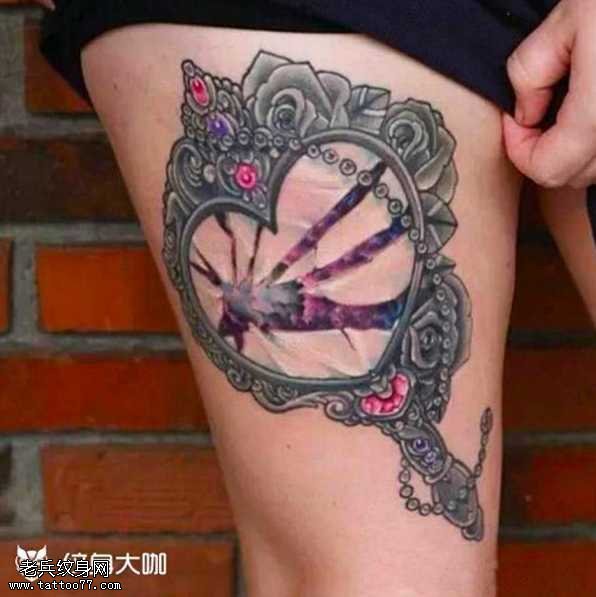 腿部镜子纹身图案