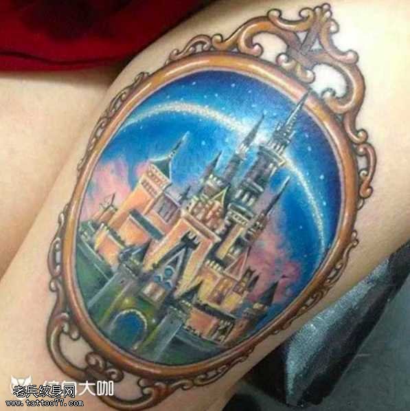 腿部精美镜纹身图案