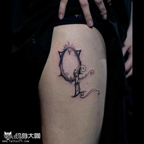腿部镜子纹身图案