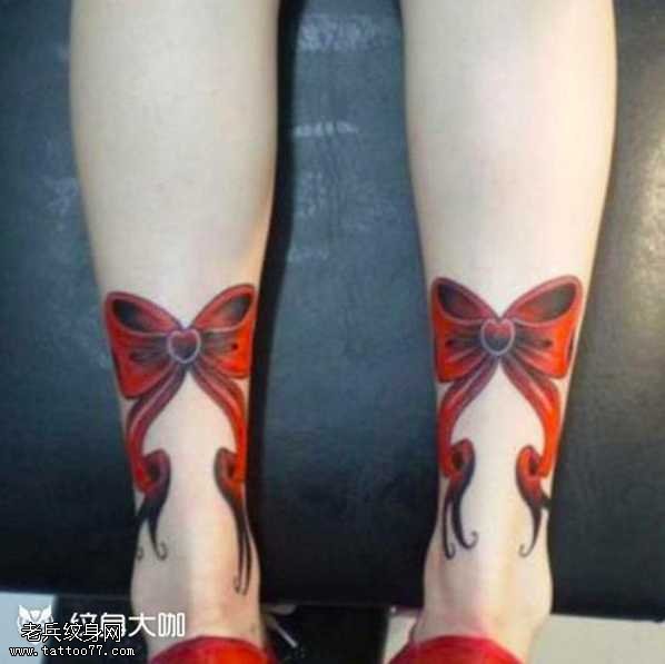 腿部蝴蝶结纹身图案