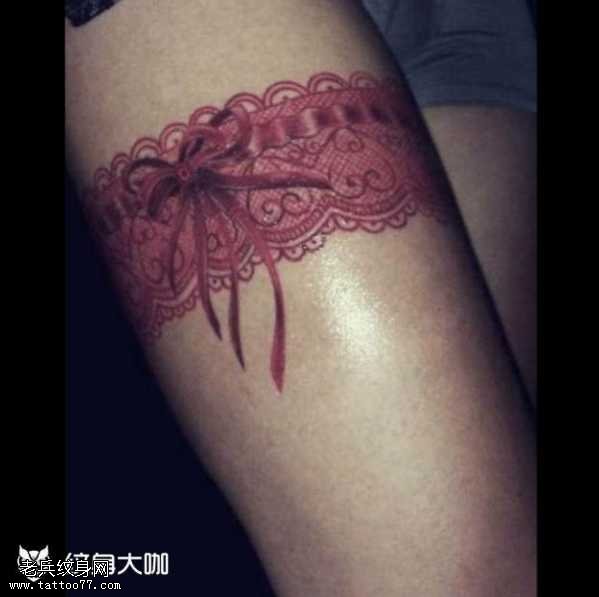 腿部蕾丝纹身图案