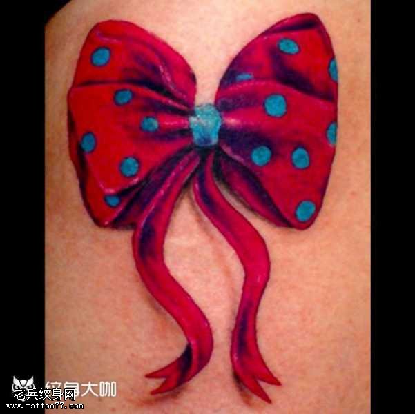 腿部蝴蝶结纹身图案
