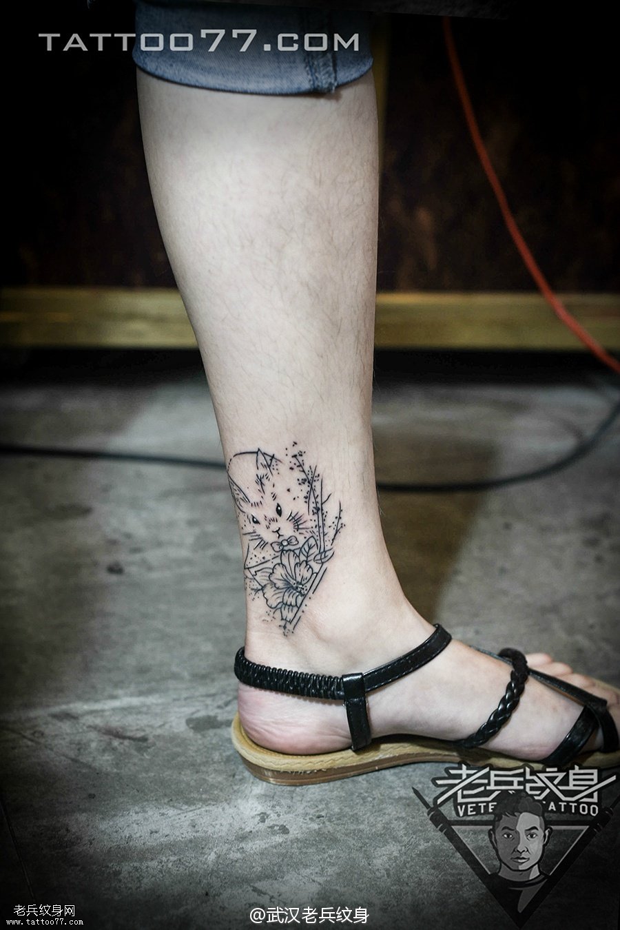 脚踝兔子纹身图案作品