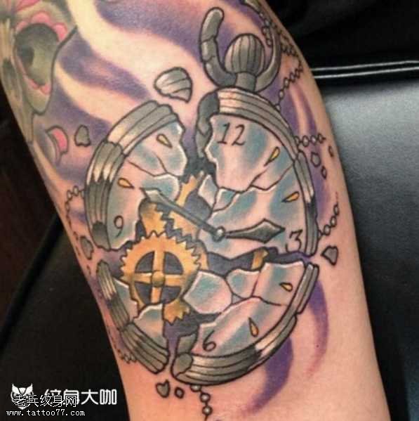 腿部残表纹身图案