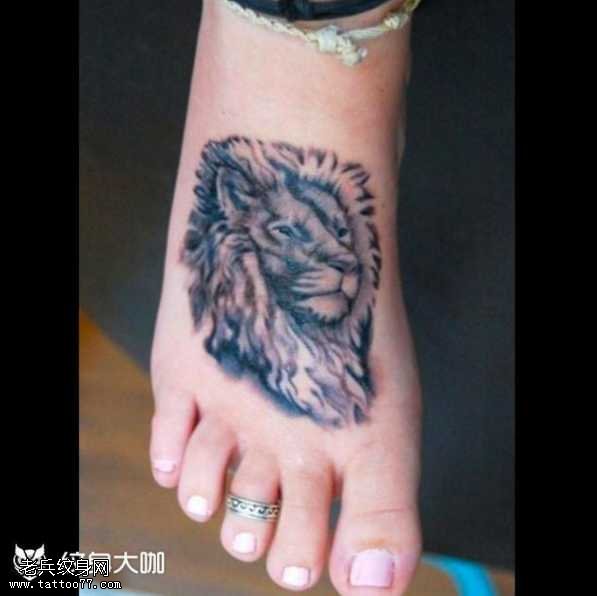 脚部狮子纹身图案