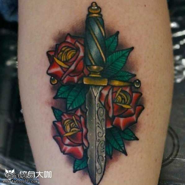 腿部匕首纹身图案