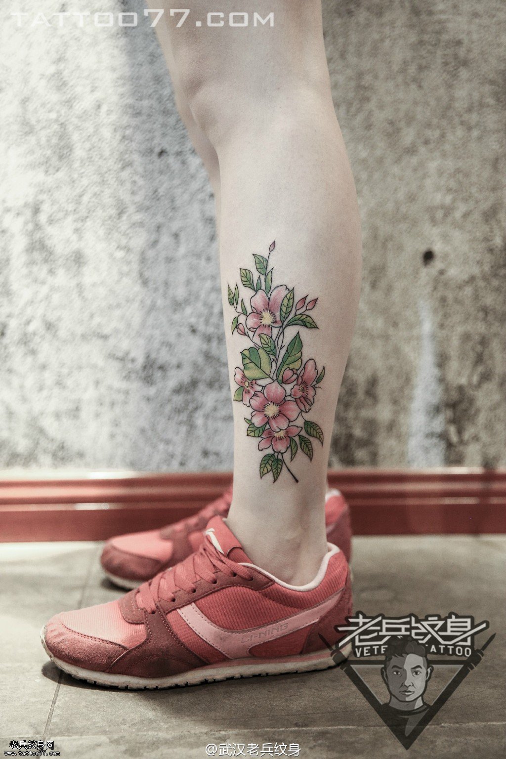 小腿花卉纹身图案作品