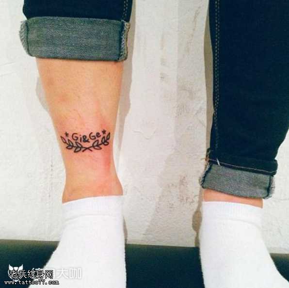 腿部叶子纹身图案