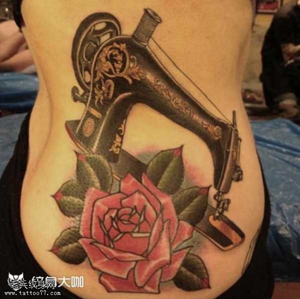 腰部玫瑰纹身图案