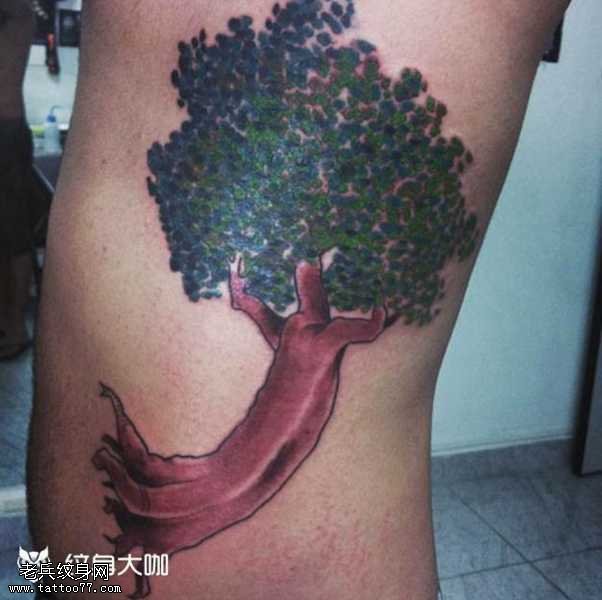 腿部树木纹身图案