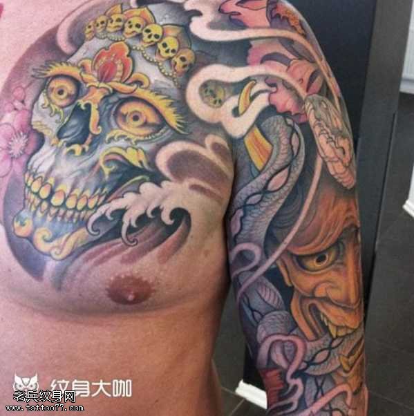 胸部嘎巴拉纹身图案