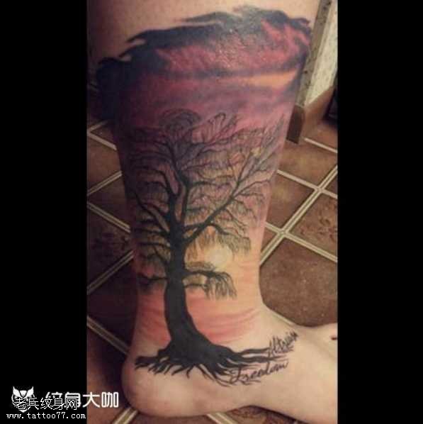 腿部树木纹身图案