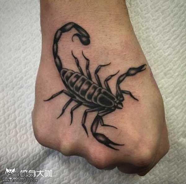 手部蝎子纹身图案