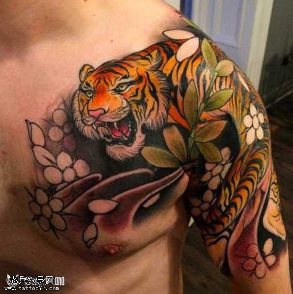 半胛老虎纹身图案