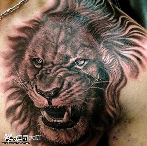 胸部狮子纹身图案