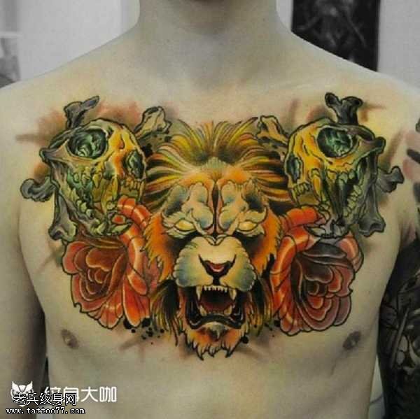 胸部黄金狮子纹身图案
