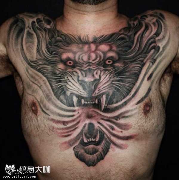 胸部狮子纹身图案