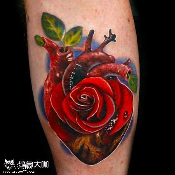 腿部玫瑰心脏纹身图案