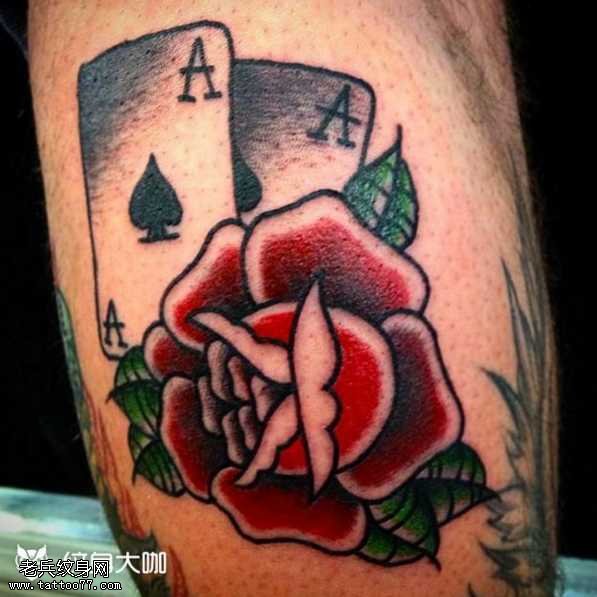 腿部玫瑰扑克纹身图案