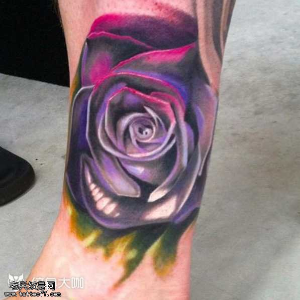 腿部紫玫瑰纹身图案