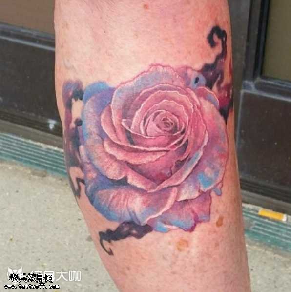 腿部粉玫瑰纹身图案